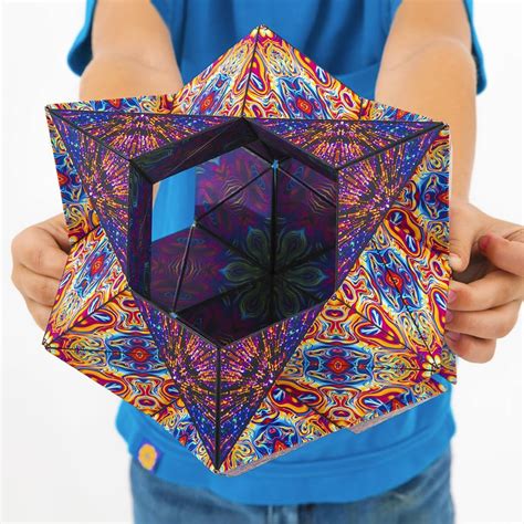 00 Link Artist Andreas Hnigschmid designed these wonderful interactive playthings which can each flex and fold into more than 70 different shapes thanks to their hidden magnets. . Shashibo cubes